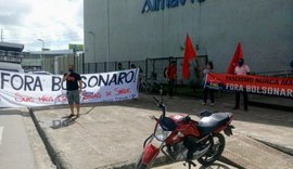 Ato relâmpago na porta da Almaviva defende a vida e o fim do governo Bolsonaro