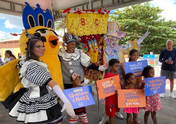 Pinto da Madrugada realiza prévia na orla lagunar e distribui sururu com foliões