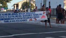 Pescadores realizam protesto e fecham vias no Jaraguá