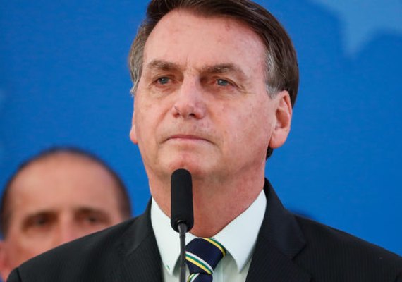 Bolsonaro veta MP que permite compra direta das vacinas por Estados