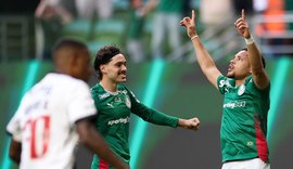 Palmeiras goleia Vasco, retoma vantagem e lidera com folga
