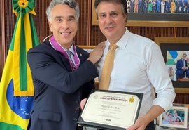 Rafael Brito recebe a maior honraria da educação brasileira