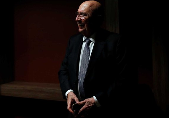 Meirelles rejeita rótulo de candidato do governo