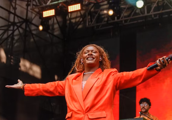 Grammy Latino 2025: Liniker lidera indicações brasileiras nas principais categorias