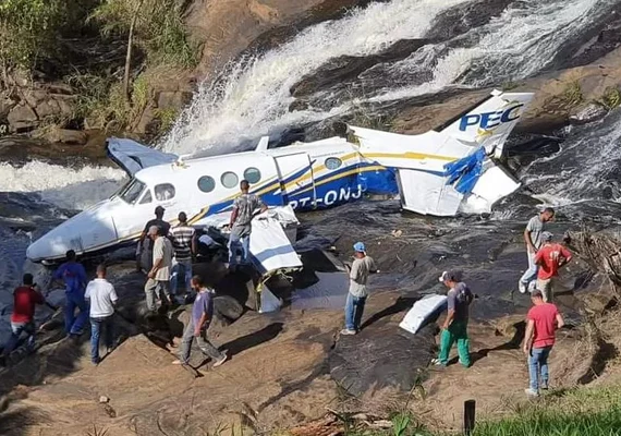 Polícia responsabiliza pilotos por acidente que matou Marília Mendonça