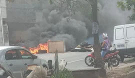 Protesto fecha Avenida Senador Rui Palmeira, em Maceió