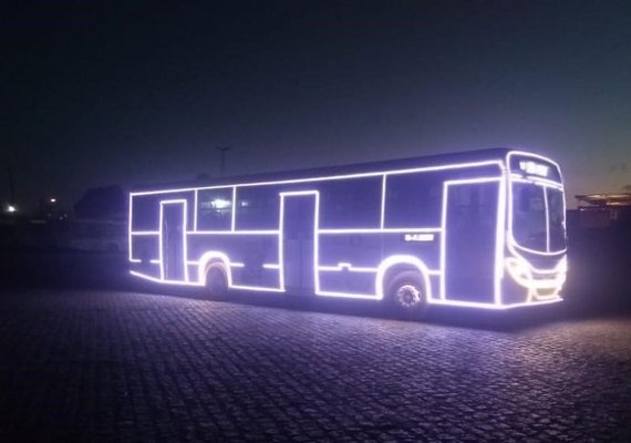 Ônibus do SIMM recebem iluminação para o Natal
