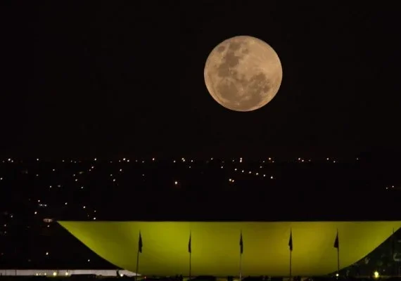 Última superlua do ano poderá ser vista nesta quinta (11); saiba como observar