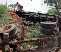 Motorista de 53 anos perde controle de caminhão e tomba em trecho da BR-104
