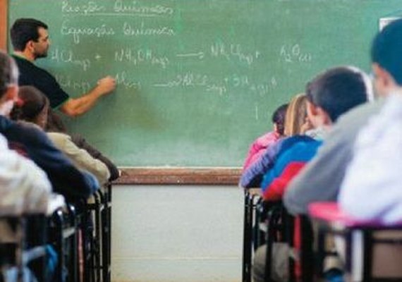 Verba da educação em AL teria bancado tratores e vaquejada