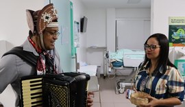Sanfona transforma hospital e leva alegria a pacientes internados
