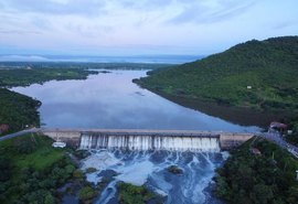 Após 12 anos, barragem enche e população faz festa no sertão do CE; assista