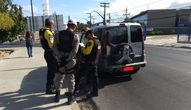 SMTT remove veículos por realizar transporte clandestino