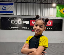 Aos 7 anos, Joaninha já soma títulos no jiu-jitsu e viraliza após homenagem em voo