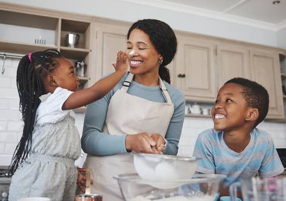 Fome severa cai mais de 70% entre mulheres, pessoas negras e crianças