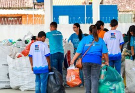 Plastitroque arrecada 2,6 toneladas de plástico e troca em alimentos e kits