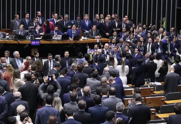Deputados aprovam urgência para votação da anistia dos atos de 8 de janeiro