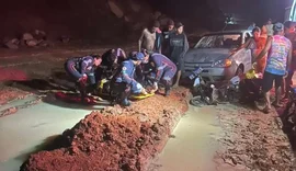 Colisão entre carro e motocicleta deixa duas pessoas feridas na BR-101