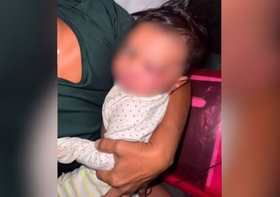 Mãe é presa suspeita de espancar filha de 8 meses e agredida por moradores