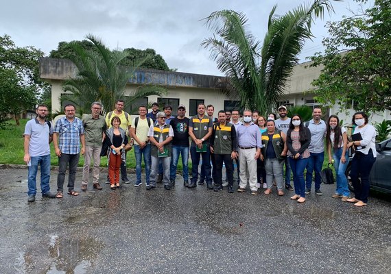 Emater realiza capacitação de equipe na identificação e manejo de pragas e doenças