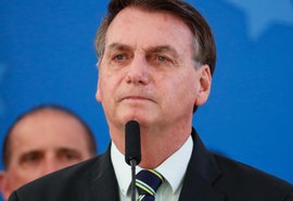 Bolsonaro veta MP que permite compra direta das vacinas por Estados