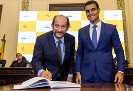 Artistas que tocaram no São João cobram pagamento da prefeitura de Maceió