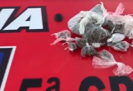 Dupla é presa com maconha e crack antes de entrega em shopping de Maceió