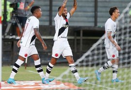 Vasco faz 3 a 0 no Resende e vai encarar Flamengo na semi do Carioca