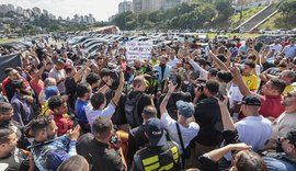 Motoristas de aplicativo protestam contra projeto de regulamentação