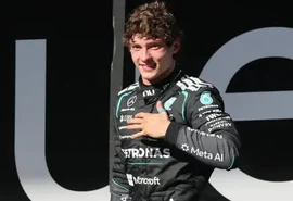 Antonelli pode ser campeão da F1 aos 20 anos e prepara homenagem a Senna