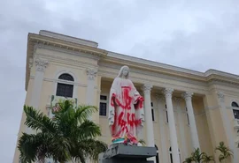 VÍDEO: Polícia investiga vandalismo em escultura de Nossa Senhora de Fátima, em Maceió