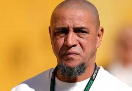 Roberto Carlos relata perda de 99% da fortuna acumulada no futebol