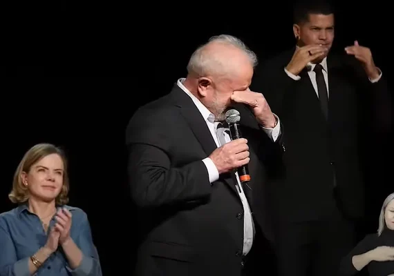 Durante discurso Lula chora e diz que 'jamais esperava' que a fome 'voltasse' ao Brasil