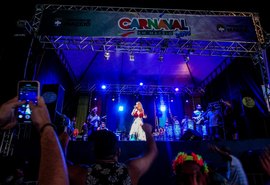 Foliões lotam polos no terceiro dia de carnaval em Maceió