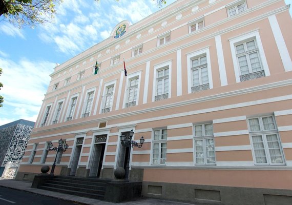 Alagoas realiza eleição indireta para governador-tampão neste domingo