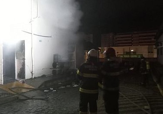Incêndio atinge almoxarifado da Santa Casa, no centro de Maceió