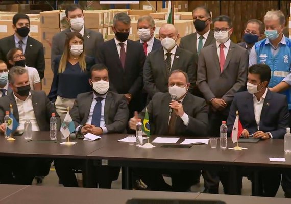 Pazuello afirma que vacinação em todo o país pode começar hoje às 17h