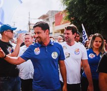 Rodrigo Cunha recebe reconhecimento de trabalho durante visita ao Mercado Público de Arapiraca
