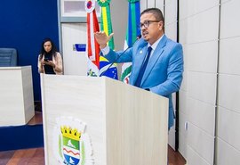 Vereador Charles Hebert critica reajuste de 4,3% em duas parcelas da Prefeitura