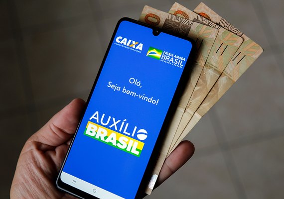 Aproximadamente 20 mil famílias podem ter o Auxílio Brasil bloqueado; entenda