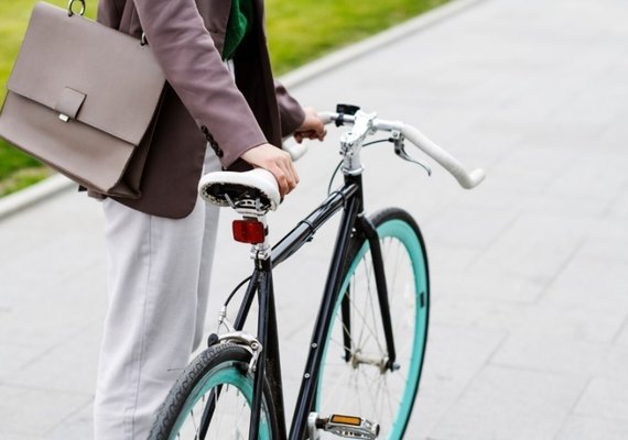 Pedalar até o trabalho reduz estresse e aumenta produtividade, aponta estudo