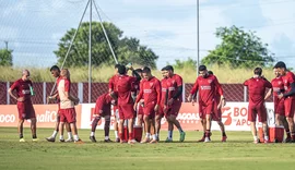 CRB treina para enfrentar Ponte Preta com indefinição na lateral-esquerda