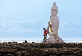 Vídeo: Estátua da Sereia em Maceió começa a ser revitalizada
