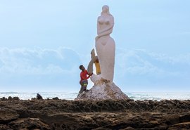 Vídeo: Estátua da Sereia em Maceió começa a ser revitalizada