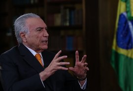 Temer completa dois anos de governo e diz que retirou país da recessão