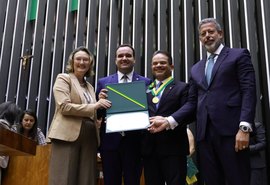 Presidente Marcelo Victor é condecorado pela Câmara dos Deputados em Brasília
