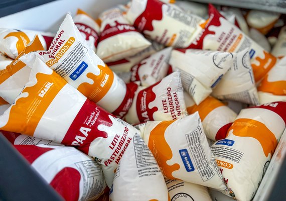 Secretaria de Agricultura entrega 2 mil litros de leite durante Governo Trabalhando