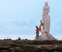 Vídeo: Estátua da Sereia em Maceió começa a ser revitalizada