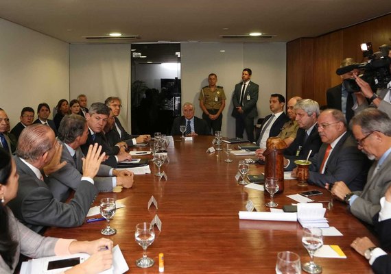 Temer participa de reunião do gabinete de crise em Brasília