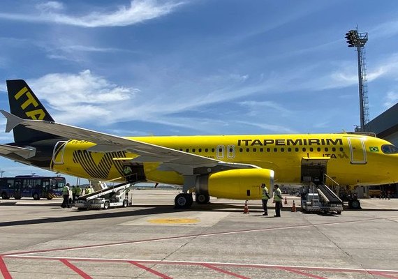 Empresa aérea deve indenizar mulher em mais de 5 mil reais por cancelamento do voo